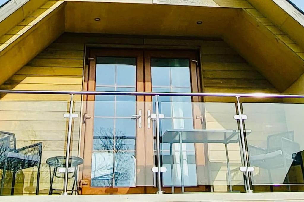 Artro Lodge Luxury 3 Bedroom, 3 Bathroom & Hot Tub ليانبيدر المظهر الخارجي الصورة