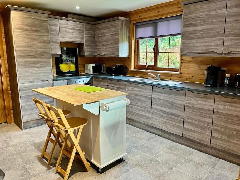 Artro Lodge Luxury 3 Bedroom, 3 Bathroom & Hot Tub ليانبيدر المظهر الخارجي الصورة